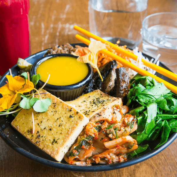 Delicious platter at Platter Bowl, a top-rated restaurant in Islamabad, Pakistan, known for its vibrant flavors and diverse menu, located in Elysium Tower, Blue Area.