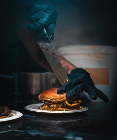 Zinger Crunch Burger at De Flambe, a top-rated restaurant in Blue Area, Elysium Tower, Islamabad, near Centaurus, PIMS Hospital, and G7, G-7, F7, F-7, G8, G-8. Famous for its crispy, spicy fried chicken patty, fresh toppings, and crunchy texture, making it a must-try dish for food lovers in the area.