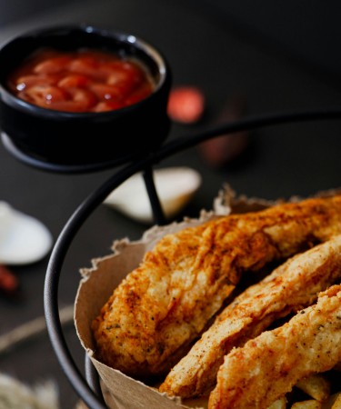 Stuffed Chicken Strips at The De Flambe, top-rated restaurant in Blue Area, Elysium Tower, Islamabad – Tender chicken strips filled with savory ingredients, served with a delicious dipping sauce.