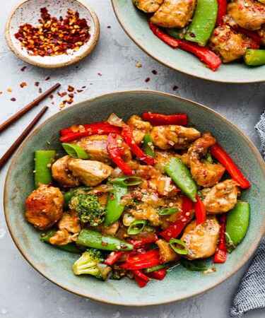 Chicken Szechuan with spicy red chili sauce, bell peppers, and onions — served hot at DeFlambe in Blue Area, Elysium Tower, Islamabad, near Centaurus.